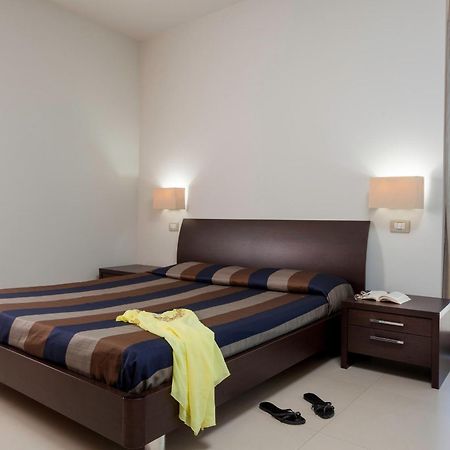 רימיני Residence Delfina מראה חיצוני תמונה