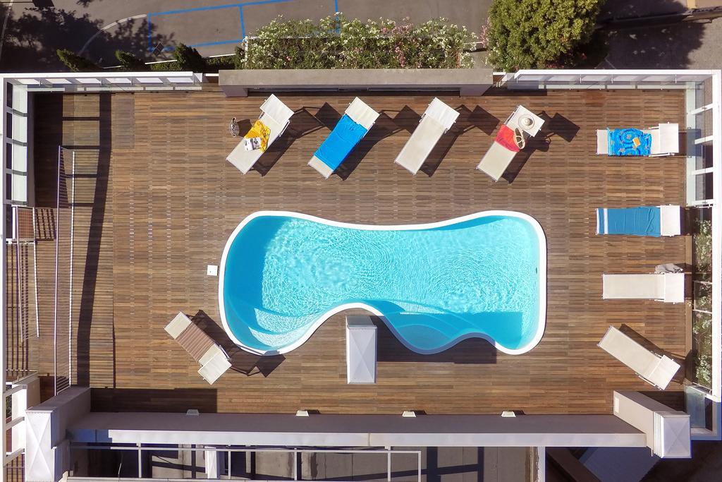 רימיני Residence Delfina מראה חיצוני תמונה