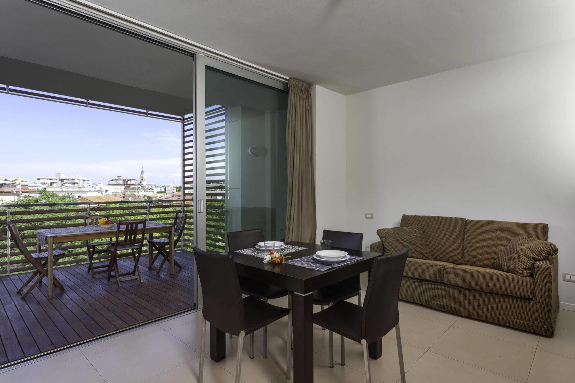 רימיני Residence Delfina מראה חיצוני תמונה