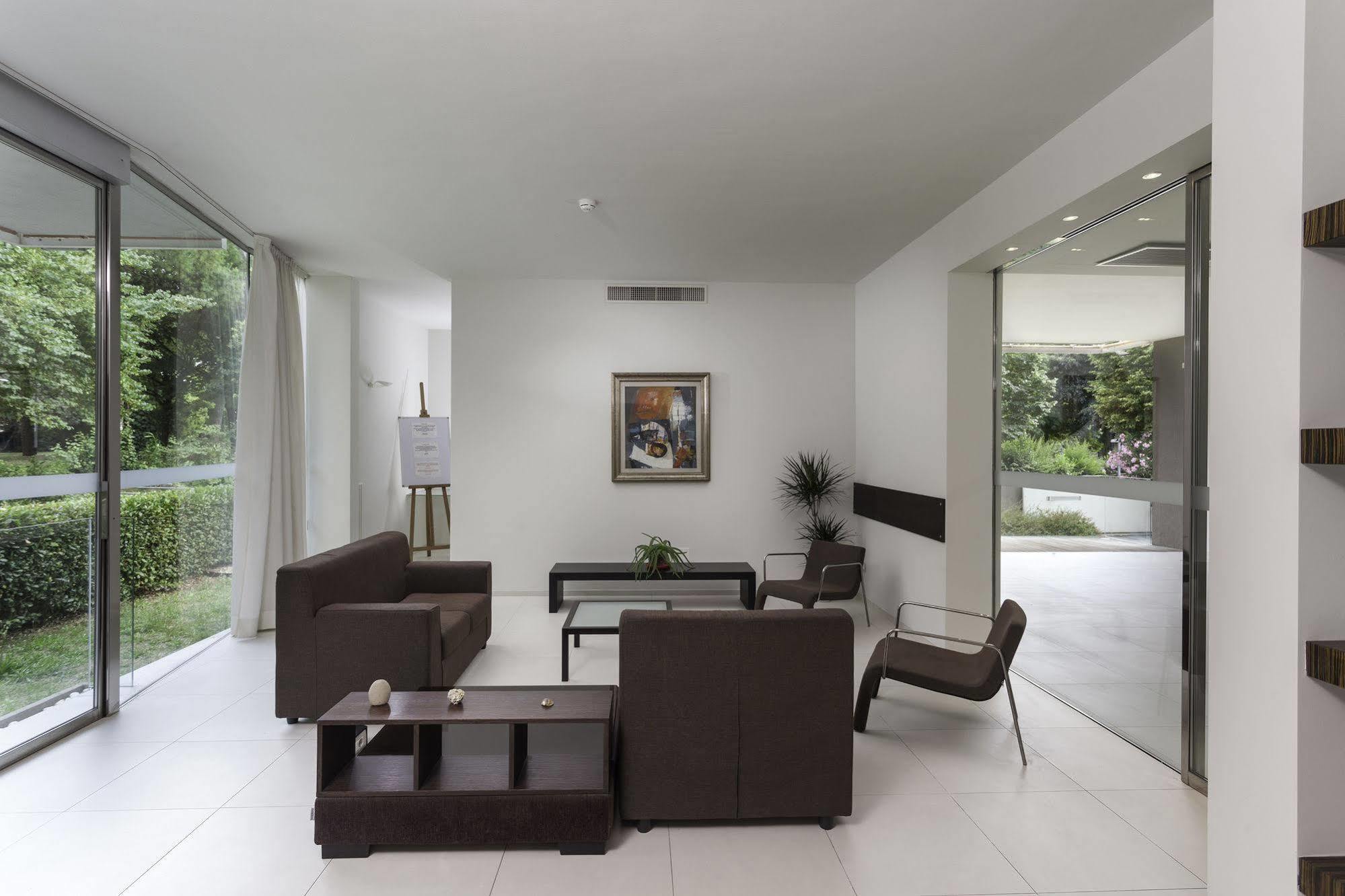 רימיני Residence Delfina מראה חיצוני תמונה
